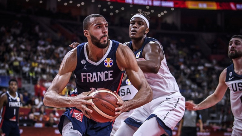 Rūdijs Gobērs: 21 punkts un 16 atlēkušās bumbas uzvarā pār ASV. Foto: FIBA