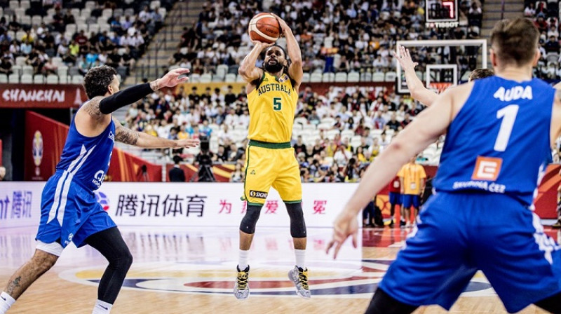 Petijs Milzs: seši tālmetieni un 24 punkti vēsturiskā uzvarā pār Čehiju. Foto: FIBA