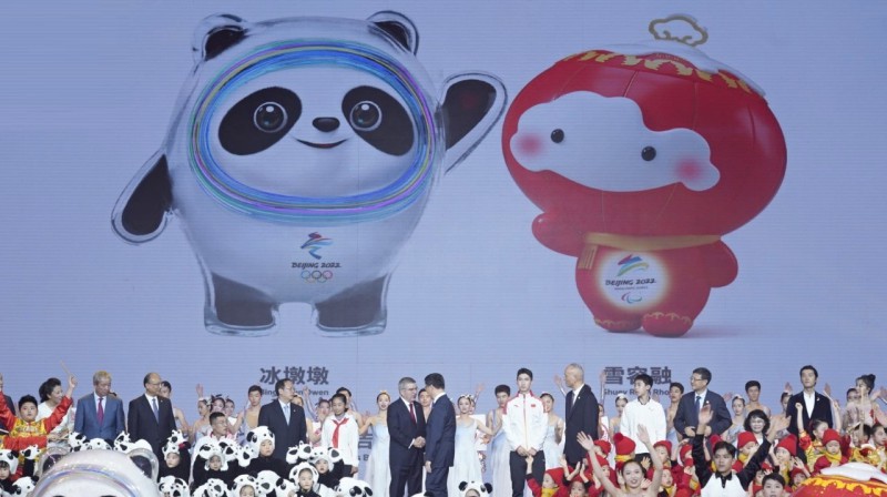 2022. gada ziemas spēļu talismanu prezentācija. Foto: IOC Media