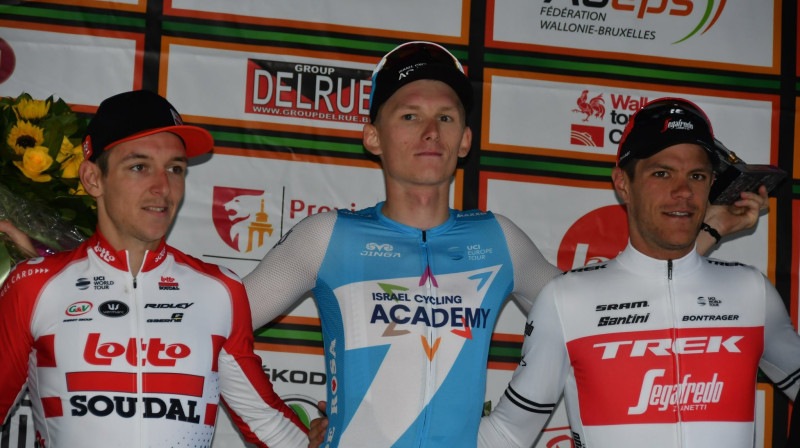 Krists Neilands (pa vidu) pēc triumfa. Foto: No TourdeWallonie arhīva