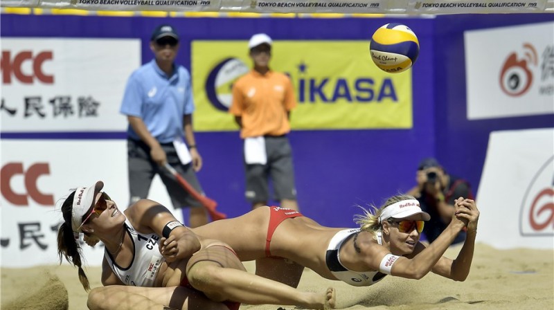 Barbora Hermanova un Marketa Slukova izšķirošajā cīņā par biļeti uz Tokiju. Foto: beachvolleyball.ioqt.2019.fivb.com