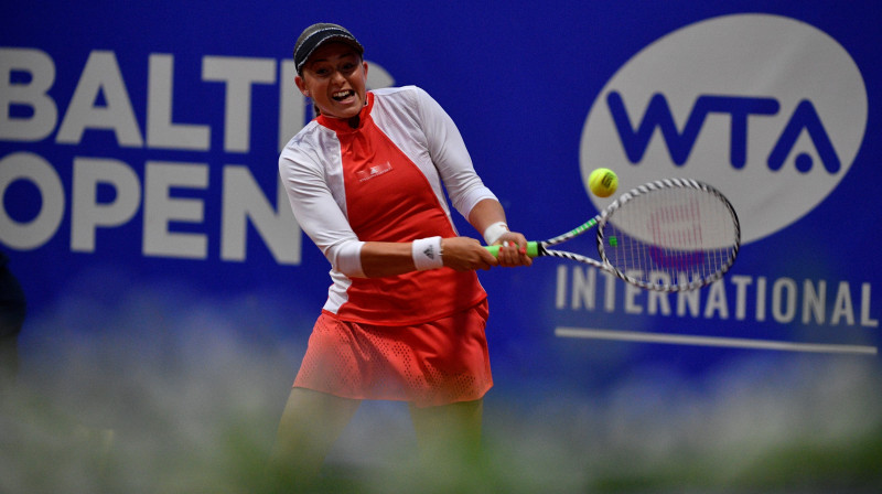 Aļona Ostapenko šovasar "Baltic Open" tenisa turnīrā Lielupē. Foto: Romāns Kokšarovs/f64