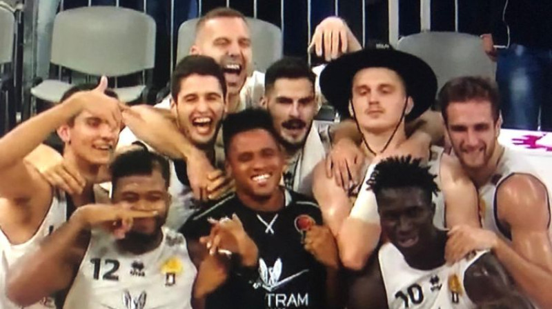 Andrejs Gražulis (MVP cepurē) kopā ar komandas biedriem. Foto: Prime Athlete