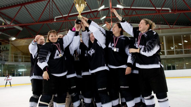 "Laimas" hokejistes pēc uzvaras Latvijas čempionātā. Foto: shklaima.lv