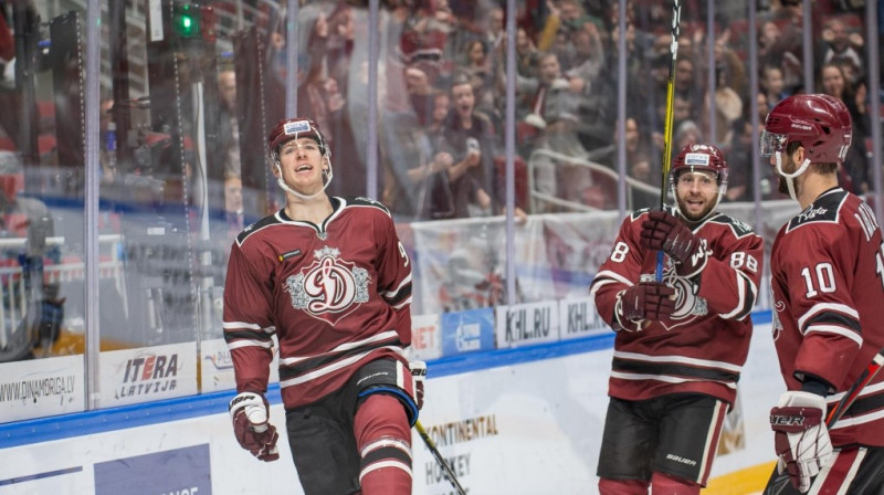 Kārters Eštons, Brendons Makmilans, Lauris Dārziņš. Foto: Kaspars Volonts/dinamoriga.lv