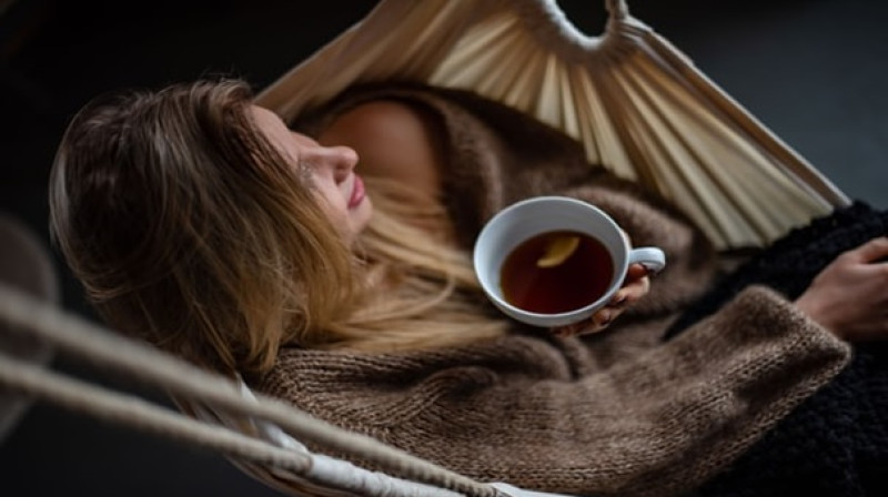 Foto: Marek Rucinski, https://unsplash.com/s/photos/sofa-tea
