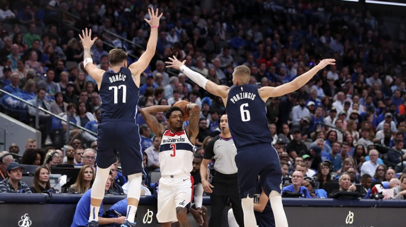Luka Dončičs un Kristaps Porziņģis pirmajā kopīgajā spēlē 2019. gada 23. oktobrī Dalasā. Foto: USA Today/Scanpix