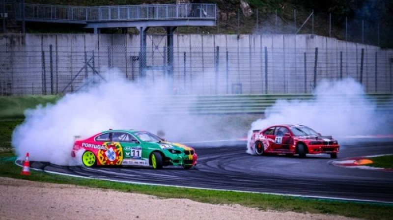 Edmunds Bērziņš (no labās). Foto: fiamotorsportgames.com