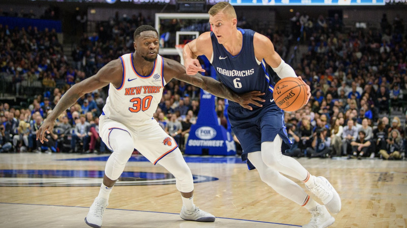 Kristaps Porziņģis ar bumbu. Foto: USA Today Sports/Scanpix