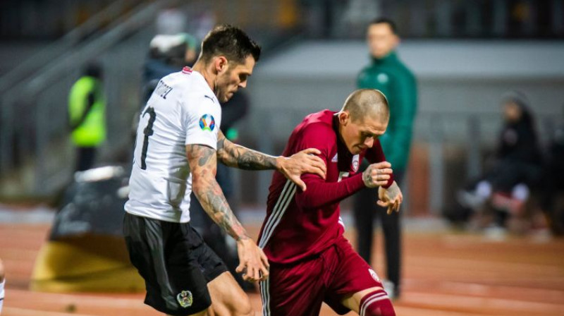 Vladimirs Kamešs spēlē pret Austriju. Foto: LFF