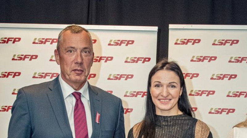 LSFP vadītājs Einars Fogelis un cīkstone Anastasija Grigorjeva. Foto: lsfp.lv