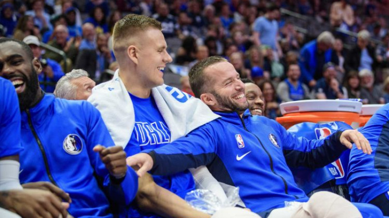 Kristaps Porziņģis kopā ar komandas biedriem. Foto: USA Today Sports/Scanpix