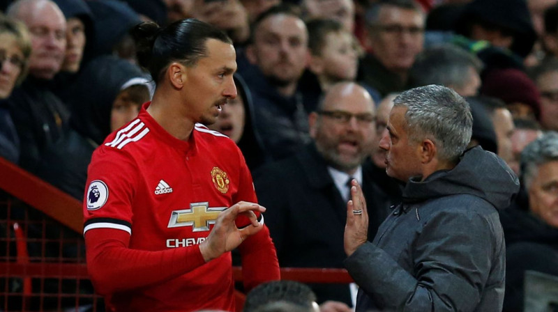 Zlatans Ibrahīmovičs un Žuzē Morinju plecu pie pleca darbā Mančestrā. Foto: Reuters / Scanpix