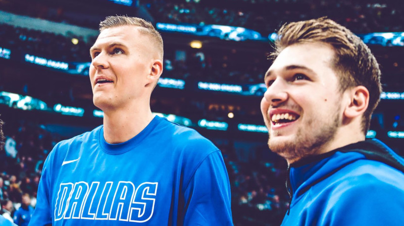 Kristaps Porziņģis un Luka Dončičs. Foto: mavs.com