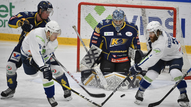 Cīņa "Kurbada" vārtu priekšā. Foto: Romāns Kokšarovs/F64