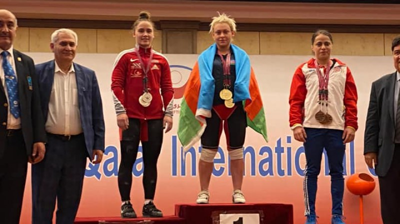 59 kg pjedestāls Dohā. Foto: Latvijas Svarcelšanas federācija