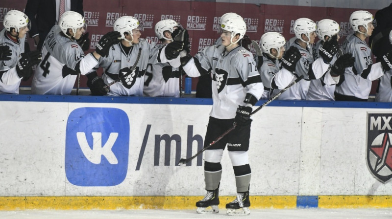 Jānis Švanenbergs pēc vārtu guvuma. Foto: mhl.khl.ru