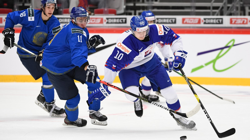 Martins Bučko (#10) un Ruslans Djomins (#11) / Foto: IIHF.com