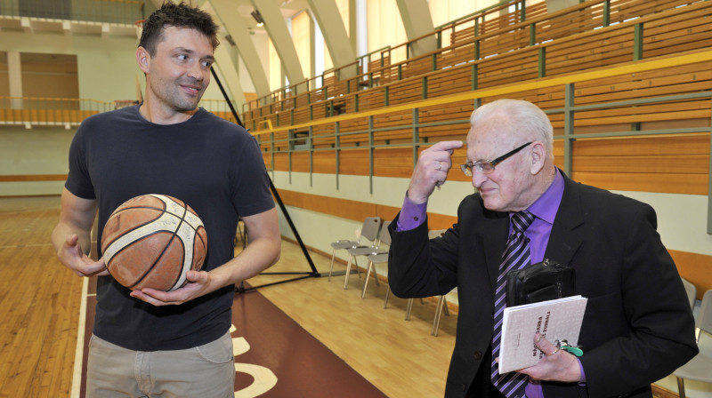 Imants Pļaviņš un Kristaps Janičenoks. Foto: Romāns Kokšarovs/f64