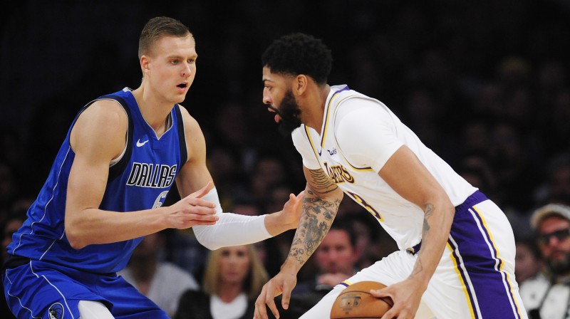 Kristaps Porziņģis pret Entoniju Deivisu. Foto: USA Today Sports/Scanpix