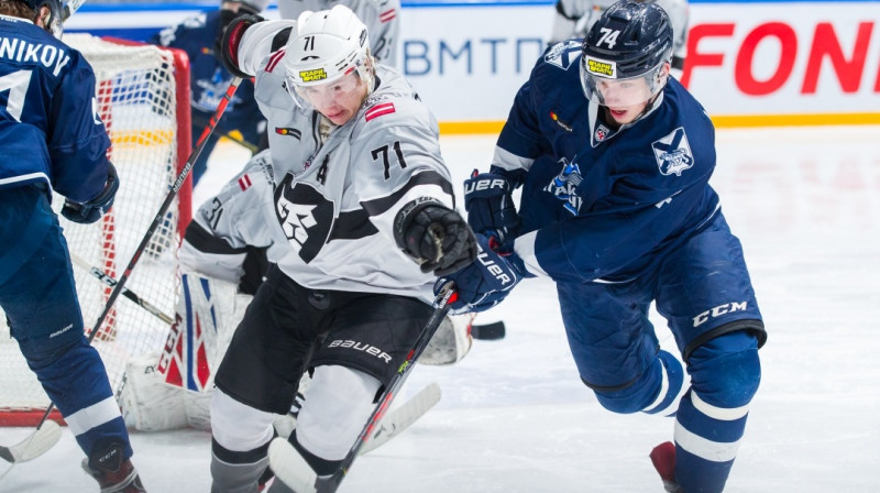 Deniss Fjodorovs cīņā. Foto: mhl.khl.ru