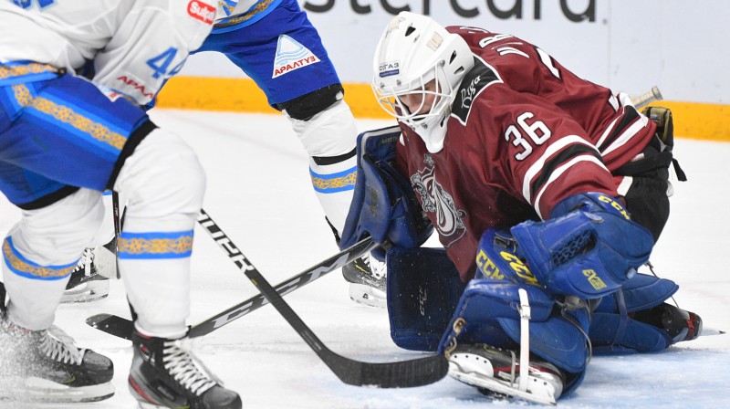 Jānis Voris cīņā pret Nursultanas "Barys". Foto: Romāns Kokšarovs, F64