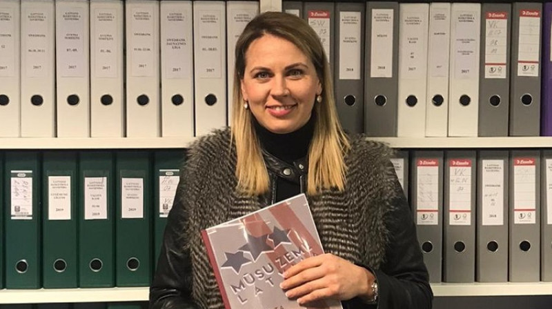 Anete Jēkabsone-Žogota 2019. gada 20. decembrī, iesniedzot pieteikumu un programmu LBS prezidenta vēlēšanām