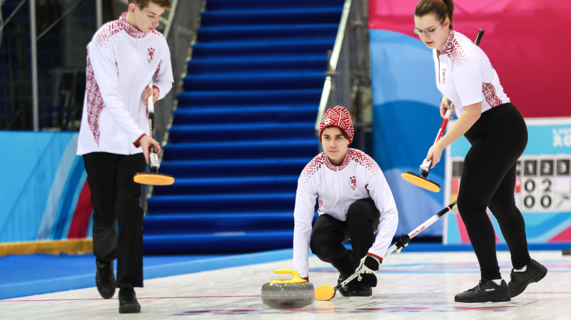 No kreisās: Eduards Seļiverstovs, Ričards Vonda, Anna Lasmane
Foto: WCF/Alina Pavlyuchik
