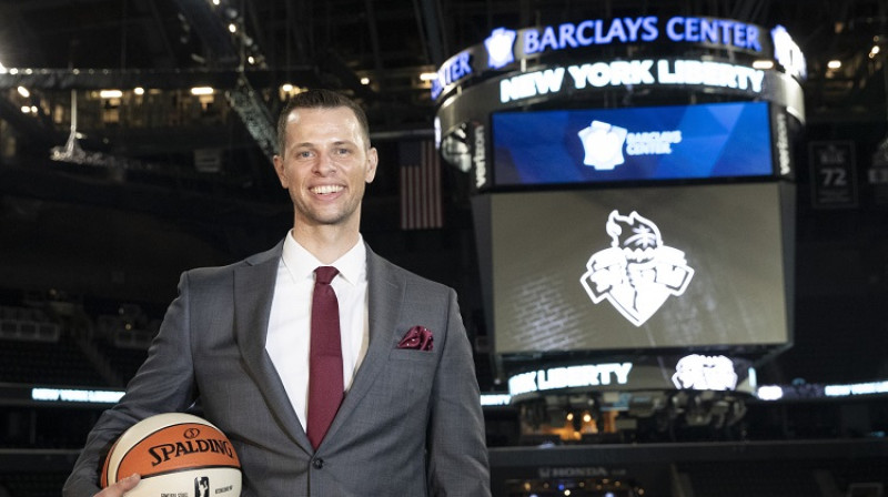 "New York Liberty" jaunais treneris Volts Hopkinss 2020. gada 8. janvārī "Barclays Center". Foto: AP/Scanpix