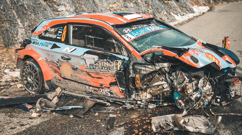 Tanaka automašīna pēc avārijas. Foto: Ken Jarveoja