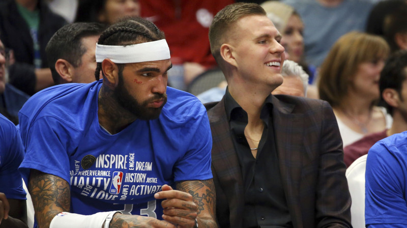 Villijs Kolijs-Stains un Kristaps Porziņģis. Foto: AP/Scanpix
