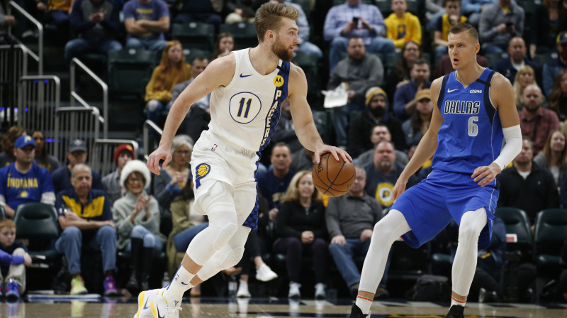 Domants Sabonis un Kristaps Porziņģis. Foto: Brian Spurlock