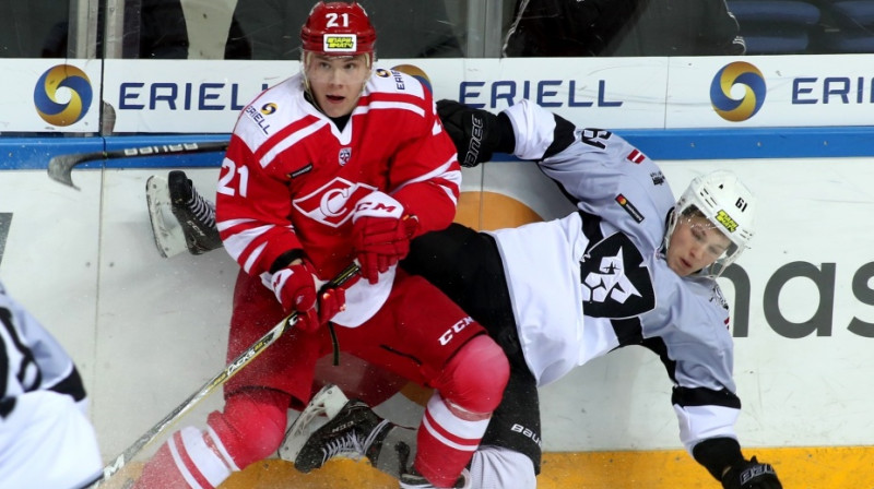 Epizode no cīņas starp Maskavas "Spartak" un "Rīgu". Foto: mhl.khl.ru