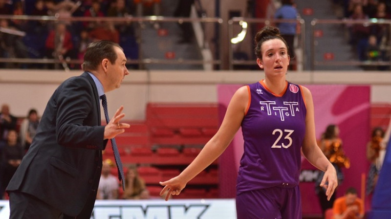 Mārtiņš Zībarts un Marina Meibrija. Foto: FIBA
