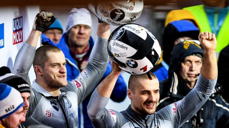 Matīss Miknis un Oskars Ķibermanis. Foto: EPA/Scanpix
