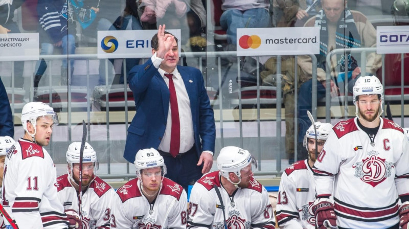 Ģirts Ankipāns un Rīgas ''Dinamo'' komanda. Foto: hcadmiral.ru