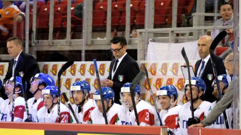 Kleitons Bedo pie Itālijas izlases stūres. Foto: FISG