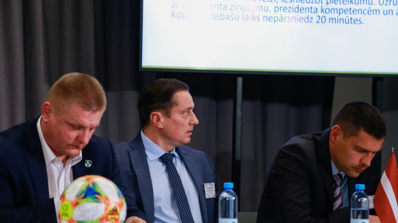 LFF viceprezidents Sergejs Kovaļovs un valdes locekļi Aleksandrs Isakovs un Vadims Direktorenko. Foto: LFF