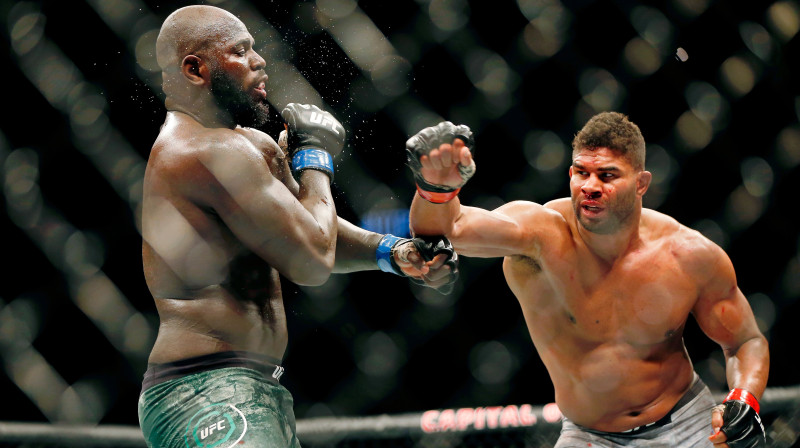Alisters Overīms (pa labi). Foto: USA Today Sports/Scanpix