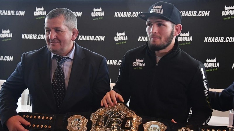Abdulmanaps Nurmagomedovs un Habibs Nurmagomedovs. Foto: Vladimirs Veļengurins, kp.ru