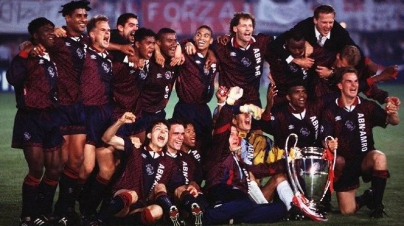 Amsterdamas "Ajax" ar 1995.gada UEFA Čempionu kausu.