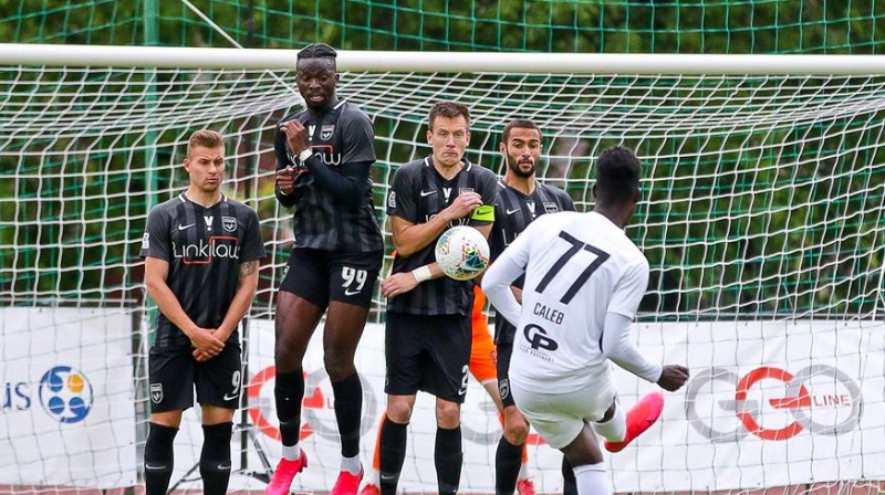 RFS uzbrucējs Keilebs Bimenjimana pārbaudes spēlē Šauļos pret "Valmieru". Foto: Valmiera FC