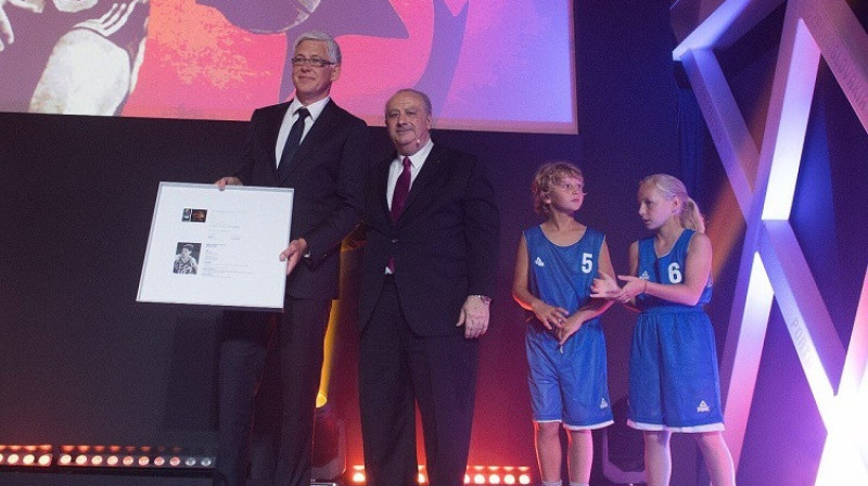 Valdis Valters 2017. gada 30. septembrī tika uzņemts FIBA Slavas zālē. Foto: FIBA
