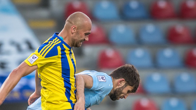Kaspars Svārups pret Herdi Prengu. Foto: Zigismunds Zālmanis/Riga FC