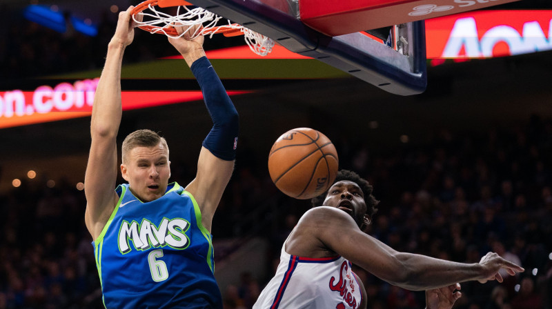 Kristaps Porziņģis un Žoels Embīds. Foto: Bill Streicher-USA TODAY Sports/Scanpix