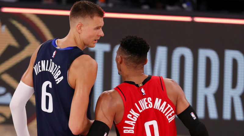 Kristaps Porziņģis un Rasels Vestbruks. Foto: USA Today Sports/Scanpix