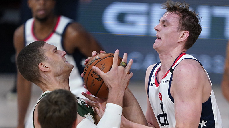 Anžejs Pasečņiks pa labi. Foto: AFP/Scanpix