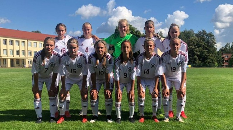 Latvijas U-15 meiteņu izlase. Foto: LFF