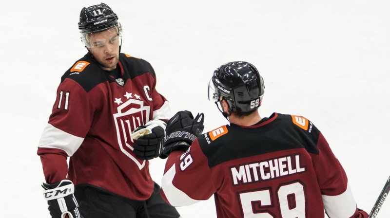 Kristaps Sotnieks un Zeks Mičels. Foto: Raimonds Volonts, dinamoriga.lv