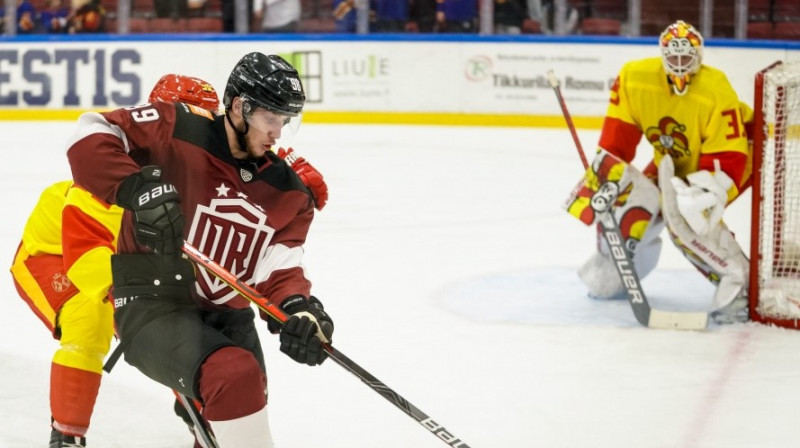 Patriks Zabusovs pārbaudes spēlē pret ''Jokerit''. Foto: Raimonds Volonts/dinamoriga.lv
